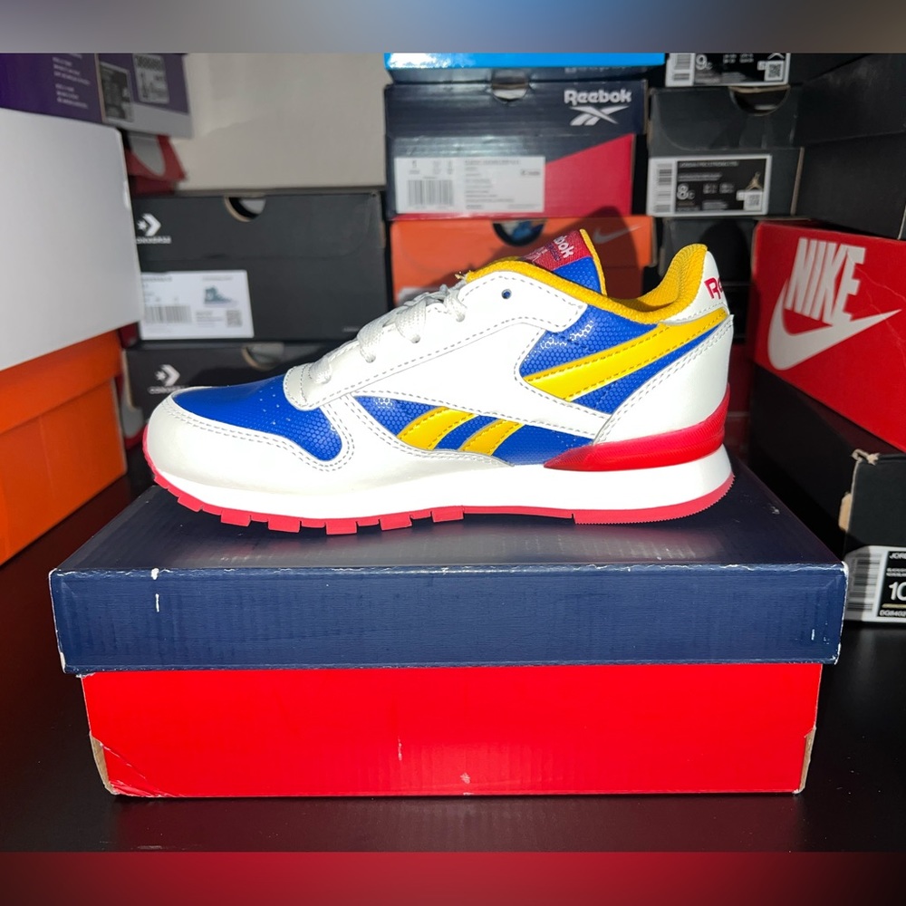 🚫SOLD OUT🚫Kids Reebok with lights - Picture 3 of 6